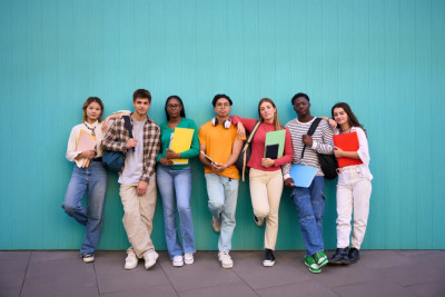 Etudiants s'informant sur le repas 1 euro du CROUS en 2026