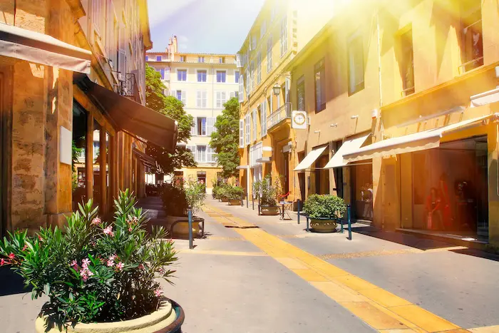 Photo de la ville d'Aix-en-Provence, mettant en avant la beauté de cette ville où la résidence étudiante à Aix-en-Provence est très recherchée