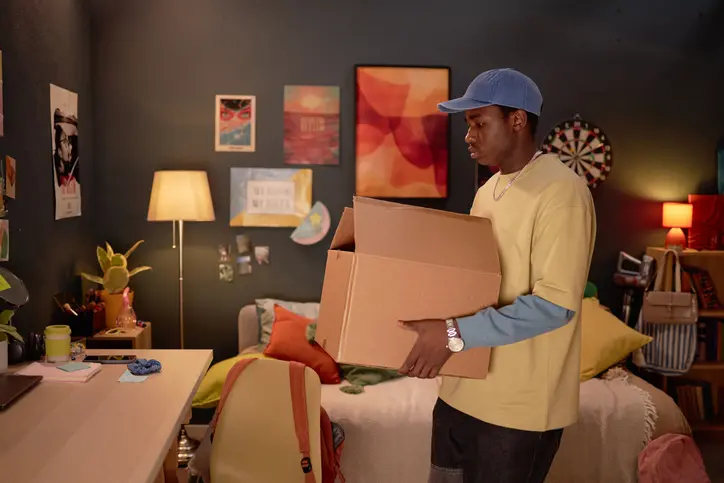 Un étudiant s'installe dans un logement en colocation sans bail, s'exposant à des risques importants