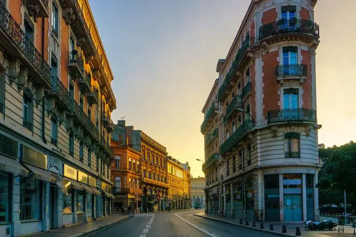 Photo d'un quartier à Toulouse, une ville étudiante réputée. Les étudiants sont nombreux à chercher une colocation à Toulouse chaque année.