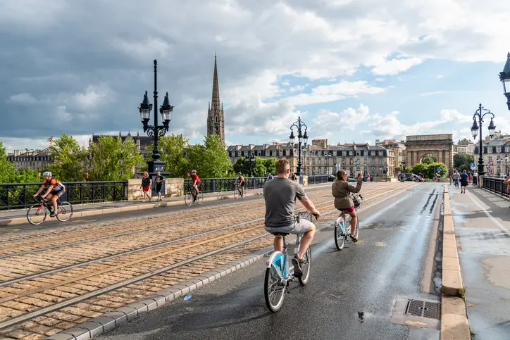 Vue sur la ville de Bordeaux, une ville idéale avec des quartiers calmes, parfaits pour les jeunes en quête de logement étudiant Bordeaux.