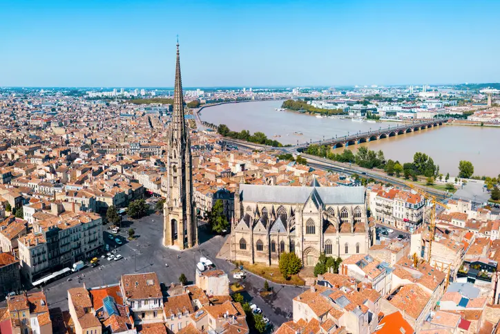 Photo de la ville de Bordeaux, représentant la beauté de l'une des villes idéales pour investir dans un logement étudiant à Bordeaux