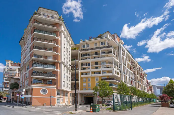 Immeubles dans la ville de Nanterre. Les étudiants sont nombreux à s'installer dans la partie de la ville, la colocation à Nanterre est recherchée.