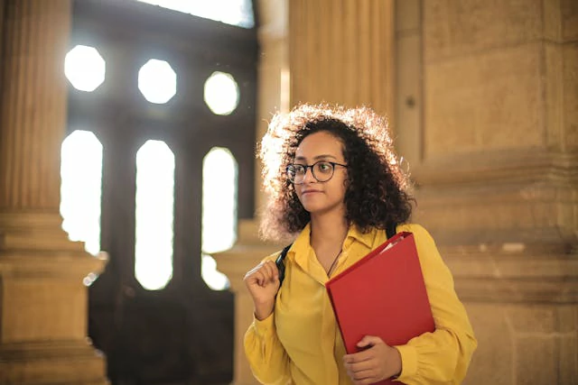 résidence universitaire à Dijon : une nouvelle étudiante à l'université.
