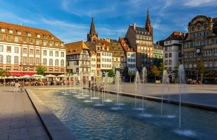 Image du coeur de la ville de Strasbourg, représentant le calme de la ville où la colocation à Strasbourg est l'un des logements les plus recherchés. 