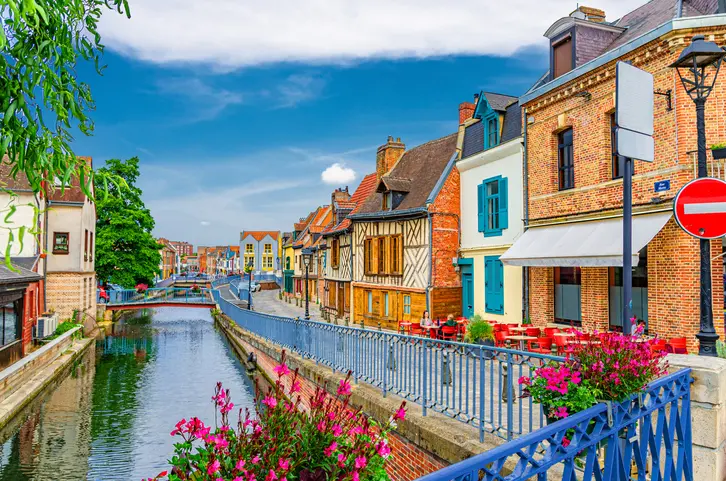 Photo du quartier Saint-Leu, avec vue sur ses maisons et logement étudiant à Amiens
