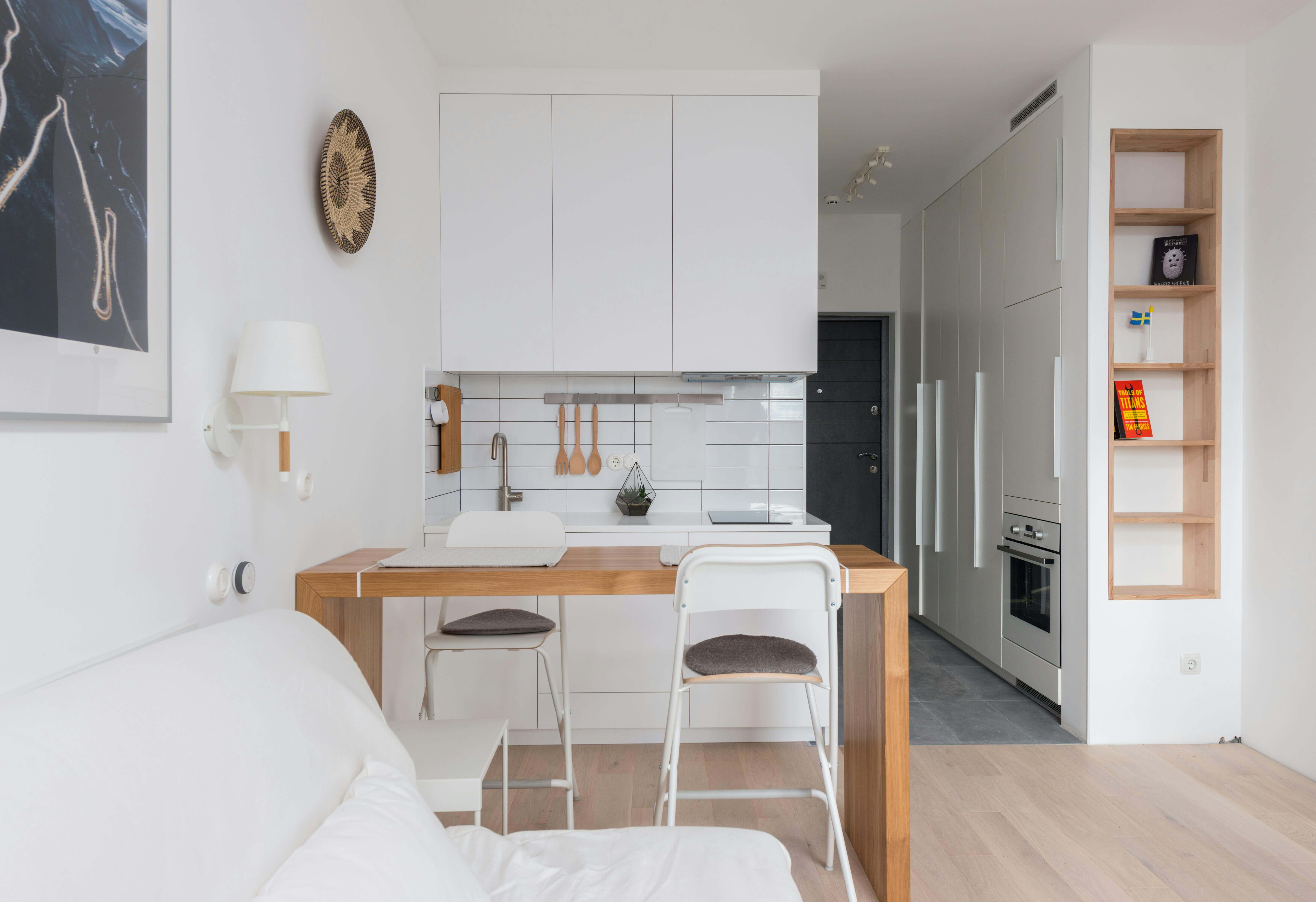 Logement étudiant Paris 18 : un studio pour étudiant avec des meubles et des équipements nécessaires. Des logements meublés sont pratiques pour les étudiants qui ne passent que durant une période limitée.