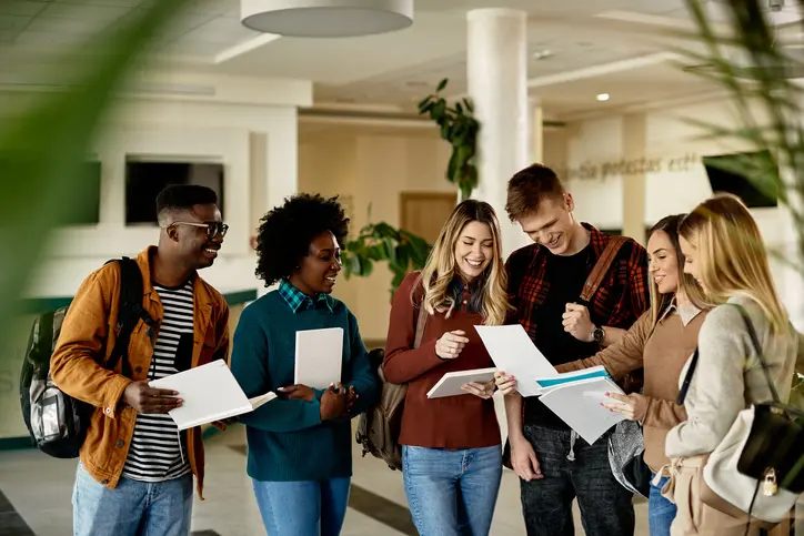Des étudiants se préparent à participer aux activités du CROUS Toulouse en 2026