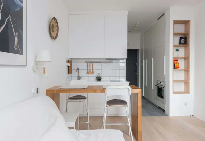 Logement étudiant Paris 18 : un studio pour étudiant avec des meubles et des équipements nécessaires. Des logements meublés sont pratiques pour les étudiants qui ne passent que durant une période limitée.