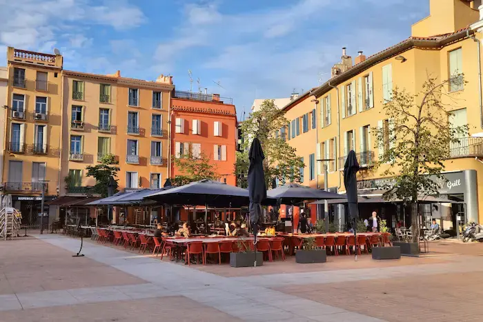 Vue dans un coin sympa, dans le centre-ville de Perpignan, l'un des quartiers idéaux pour chercher un logement étudiant à Perpignan