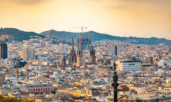 Logement étudiant Barcelone : une image en hauteur de la ville. En venant à Barcelone, on visite aussi son paysage.